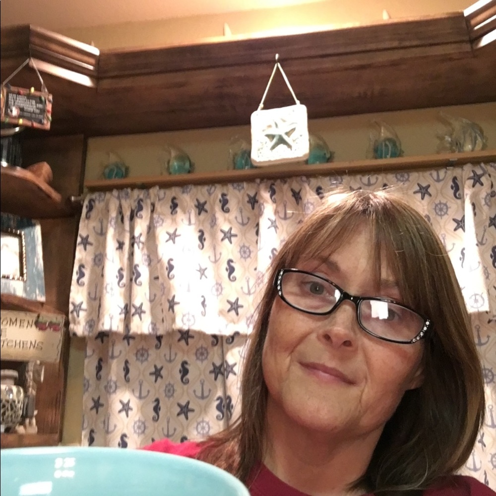 Meet your Posher, Carla